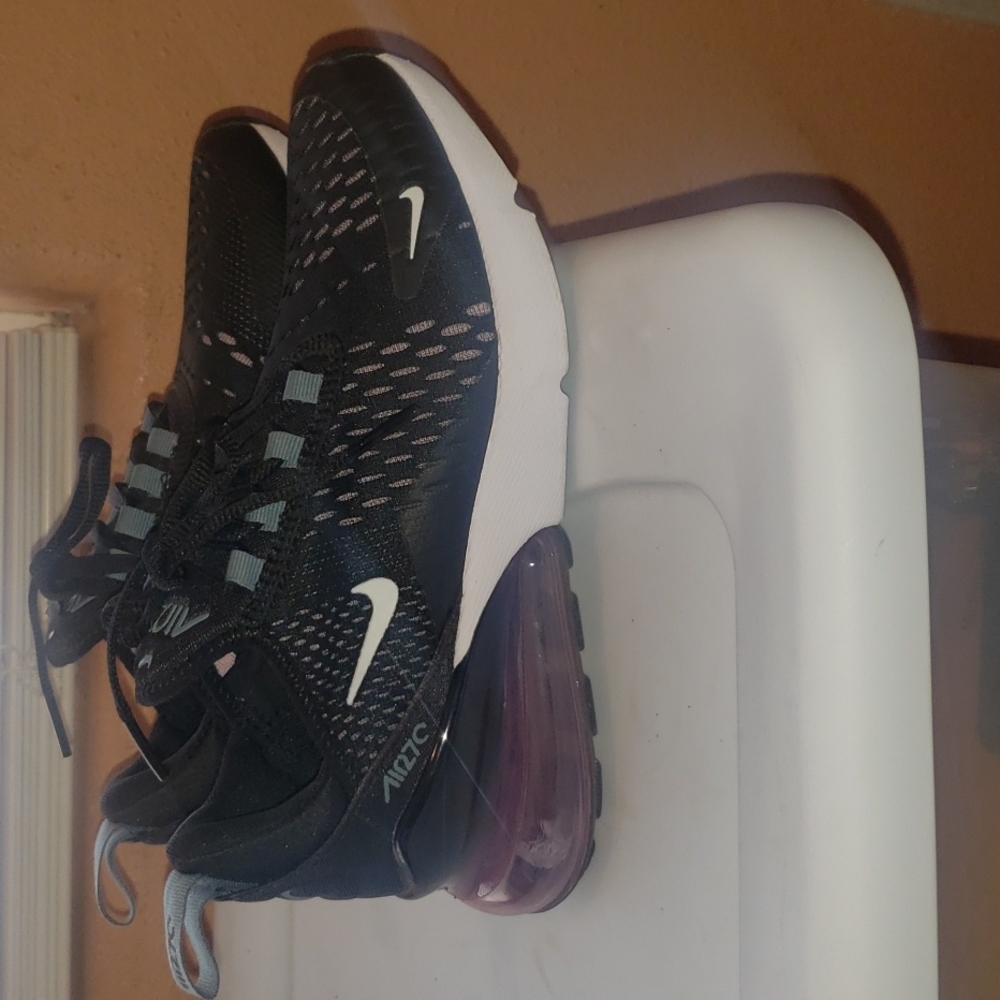 WOMEN'S NIKE AIR MAX 270 CASUAL SHOES